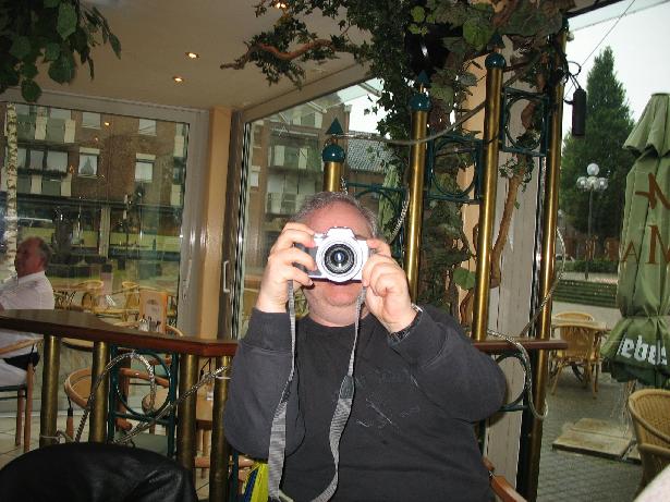 Rolf im Henrys.jpg